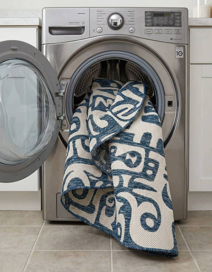 Detail image of  6' x 6'  Washable Modern Indoor / Outdoor Round Rug