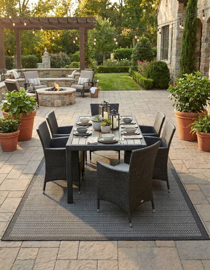 Detail image of 8' x 11' 4 Easy-Clean Border Indoor / Outdoor Rug