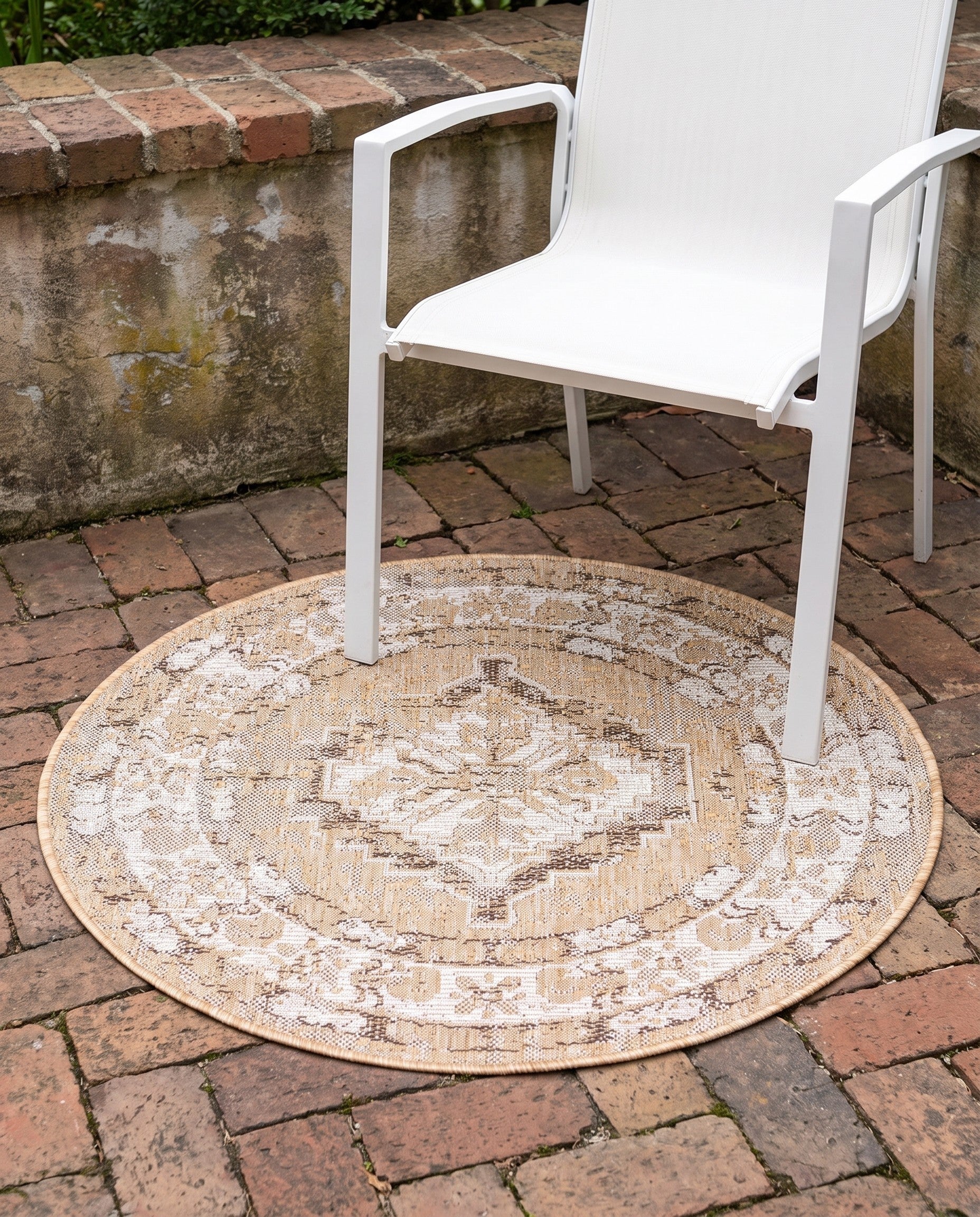 3' x 3' Easy-Clean Traditional Indoor / Outdoor Round Rug