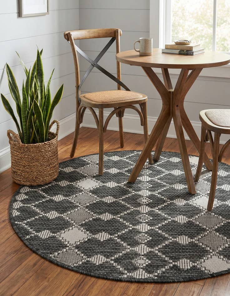 Detail image of 3' x 3'  Washable Trellis Indoor / Outdoor Round Rug
