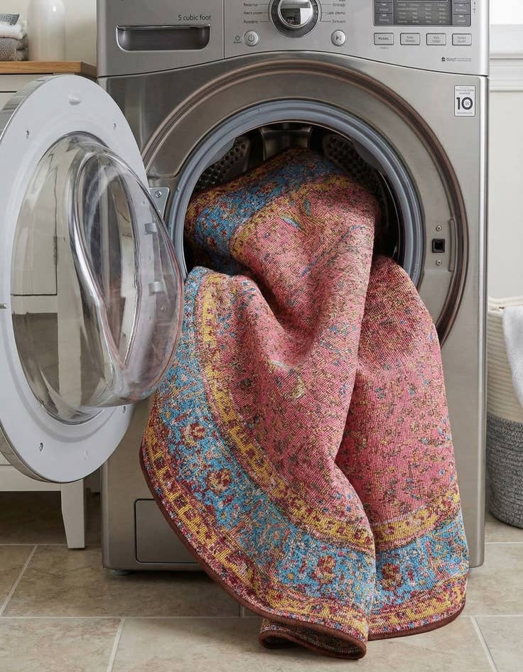 Detail image of  4' 1 x 4' 1  Washable Traditional Indoor / Outdoor Round Rug