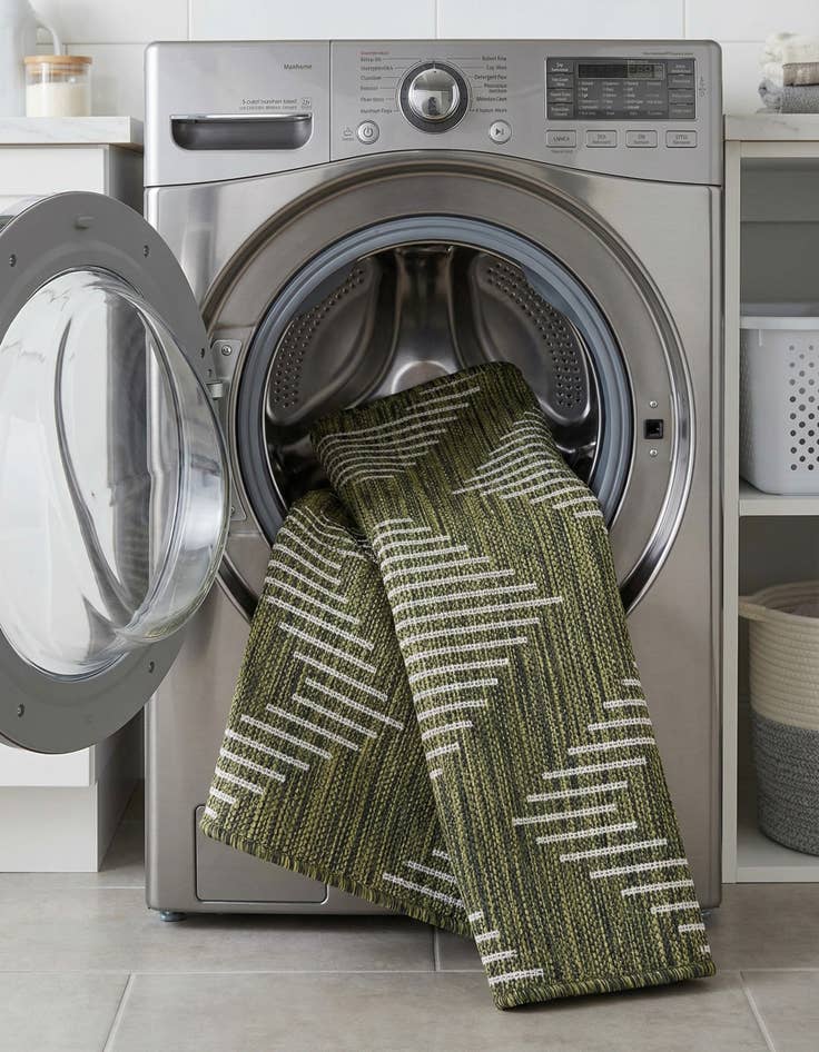 Detail image of  2' x 3'  Washable Modern Indoor / Outdoor Rug