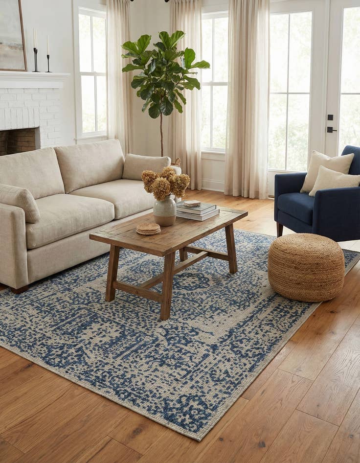 Detail image of 6' x 9'  Washable Traditional Indoor / Outdoor Rug