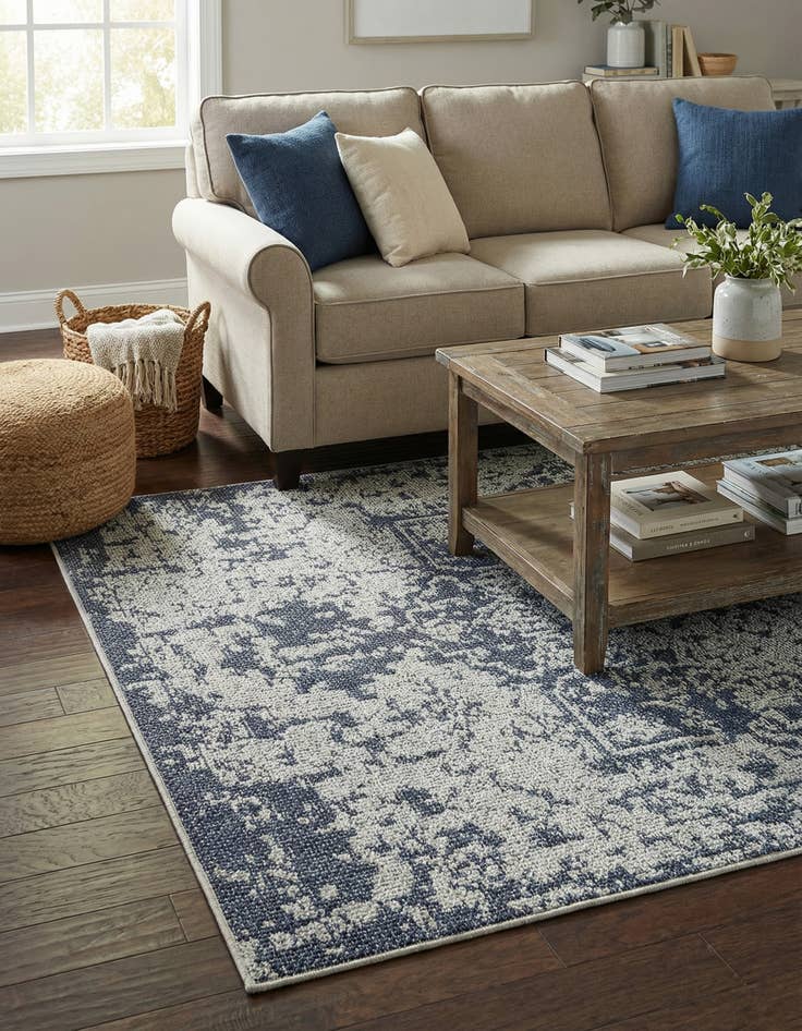 Detail image of 4' 1 x 6' 1  Washable Traditional Indoor / Outdoor Rug