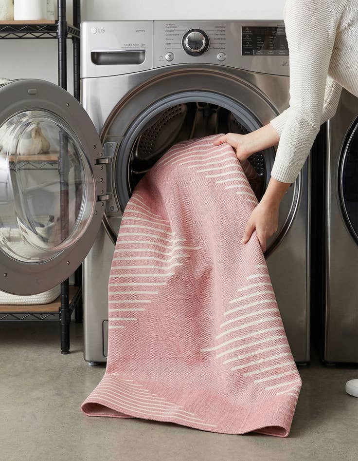 Detail image of  7' x 10'  Washable Modern Indoor / Outdoor Rug