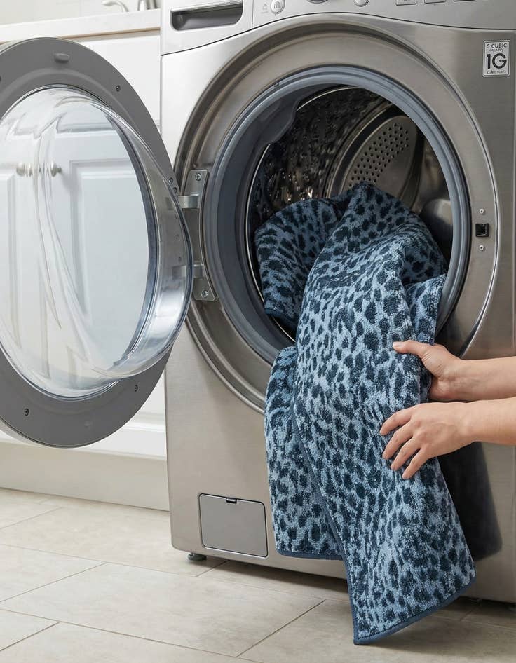 Detail image of  2' x 3' Kamala Washable Rug