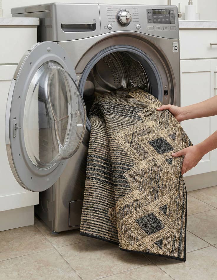 Detail image of 4' x 6'  Washable Modern Indoor / Outdoor Rug