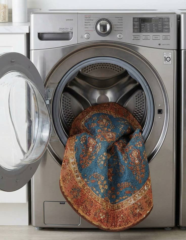 Detail image of 3' x 3'  Washable Traditional Indoor / Outdoor Round Rug