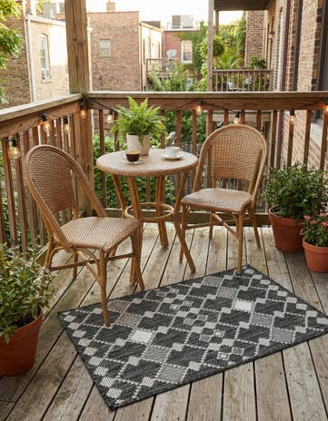 2' x 3' Easy-Clean Lattice Indoor / Outdoor Rug