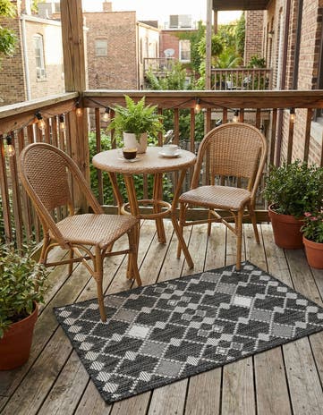 2' x 3' Easy-Clean Lattice Indoor / Outdoor Rug