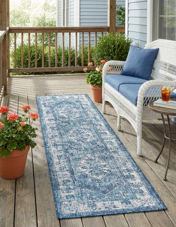 Blue Easy-Clean Traditional Indoor / Outdoor Runner Rug