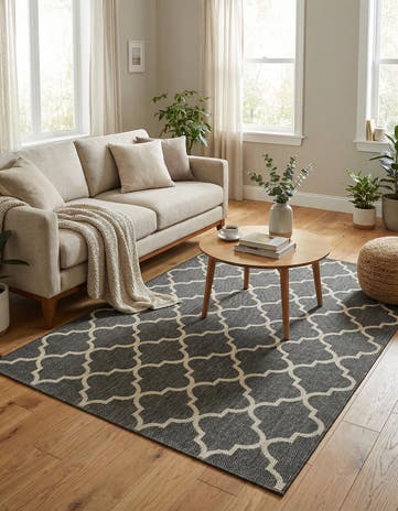 5' 3 x 7' Easy-Clean Lattice Indoor / Outdoor Rug