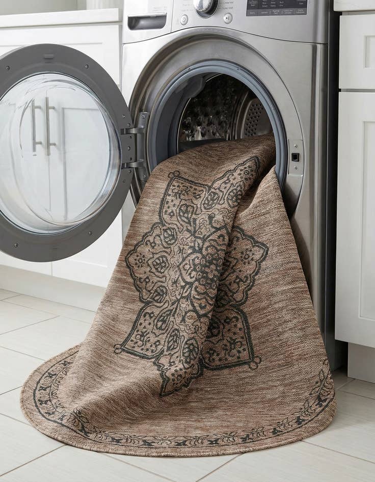 Detail image of  6' x 6'  Washable Traditional Indoor / Outdoor Round Rug