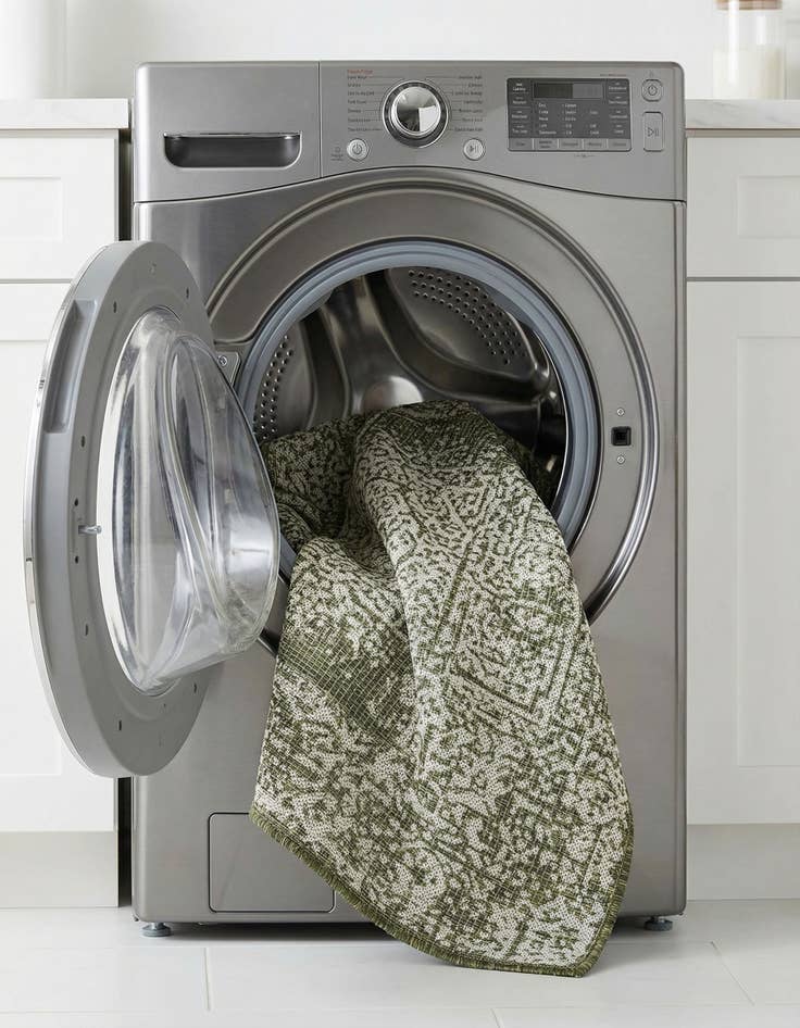 Detail image of  3' x 5' 3  Washable Traditional Indoor / Outdoor Rug