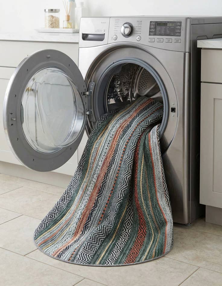 Detail image of 6' x 6'  Washable Yara Round Rug