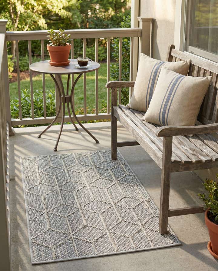 2' x 3' 1 Easy-Clean Lattice Indoor / Outdoor Rug