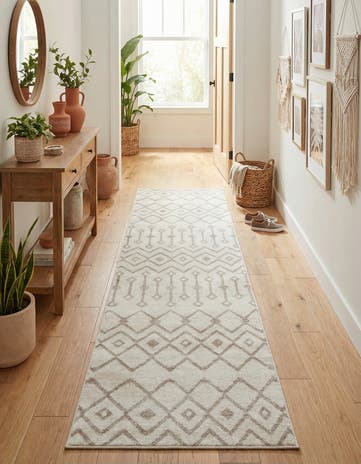 2' 7 x 10' Bohemian Trellis Runner Rug