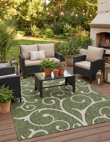 7' x 10' Easy-Clean Botanical Indoor / Outdoor Rug