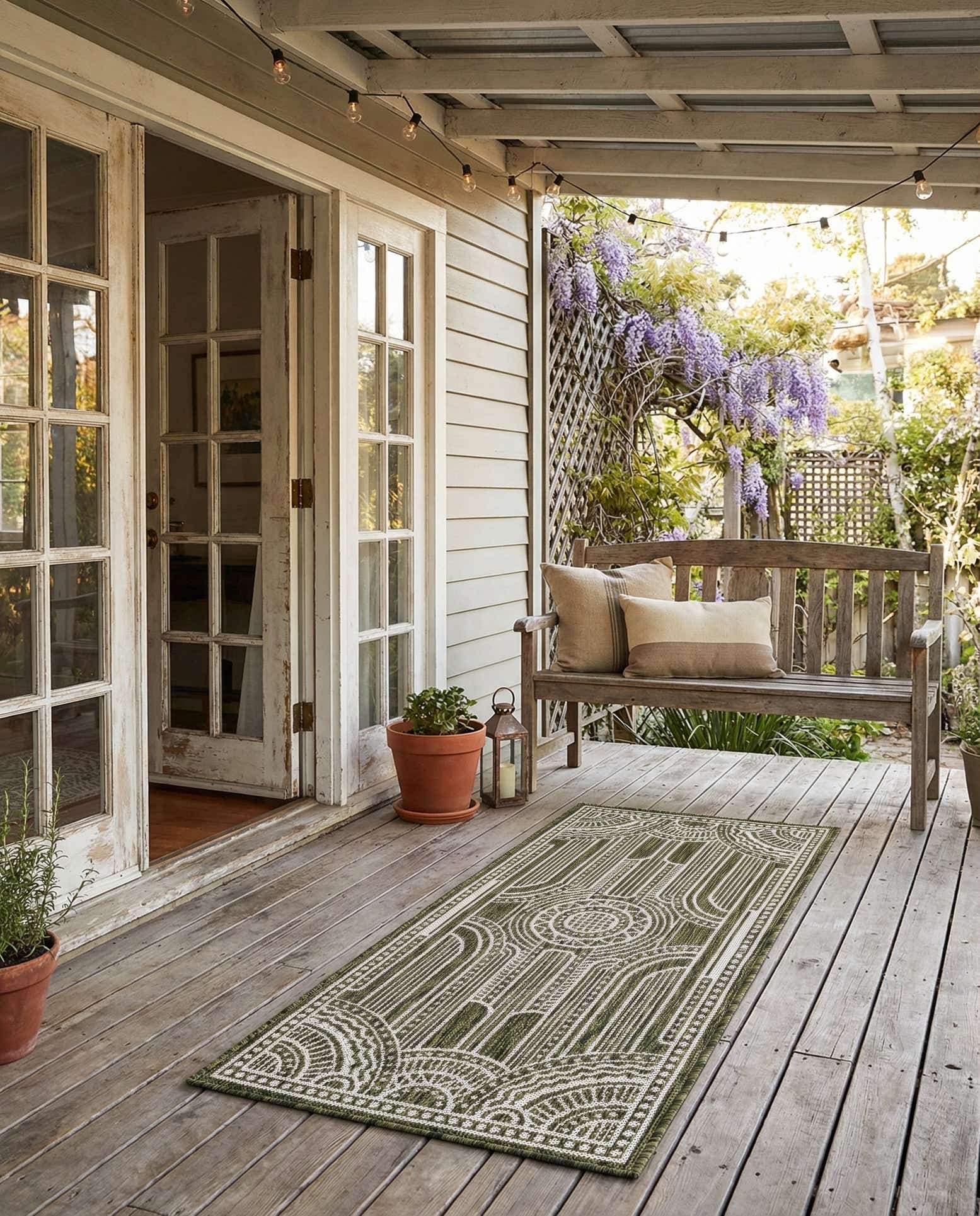 2' x 4' Easy-Clean Traditional Indoor / Outdoor Runner Rug