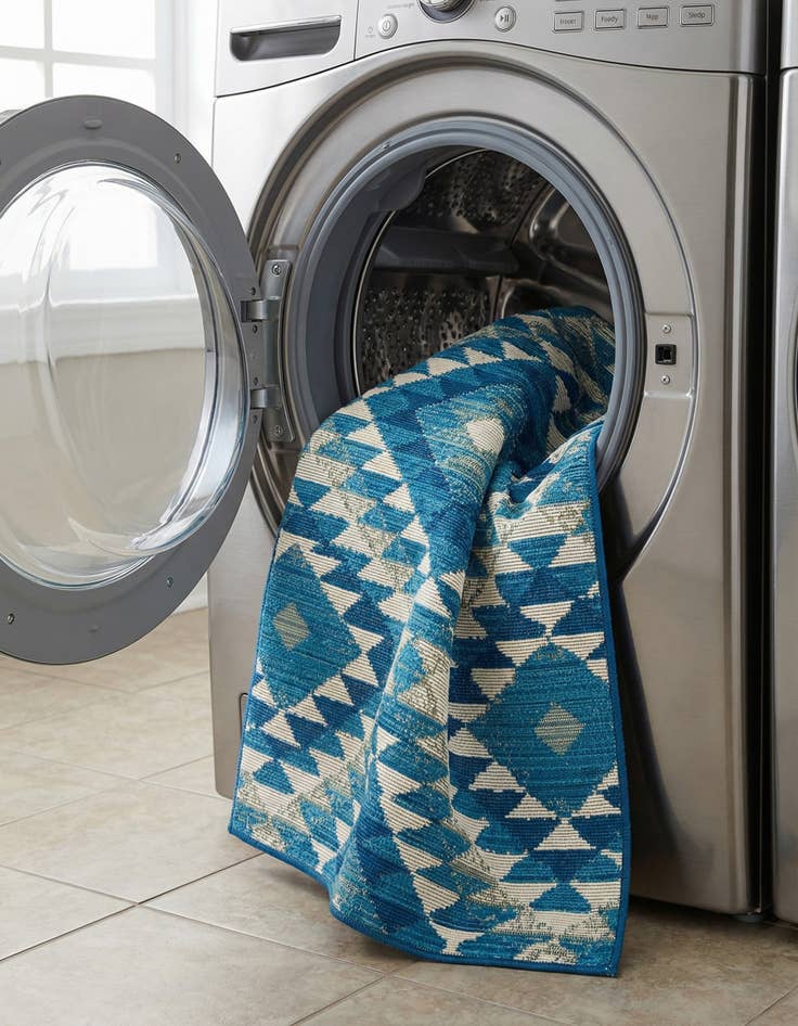 Detail image of 2' x 3'  Washable Southwestern Indoor / Outdoor Rug