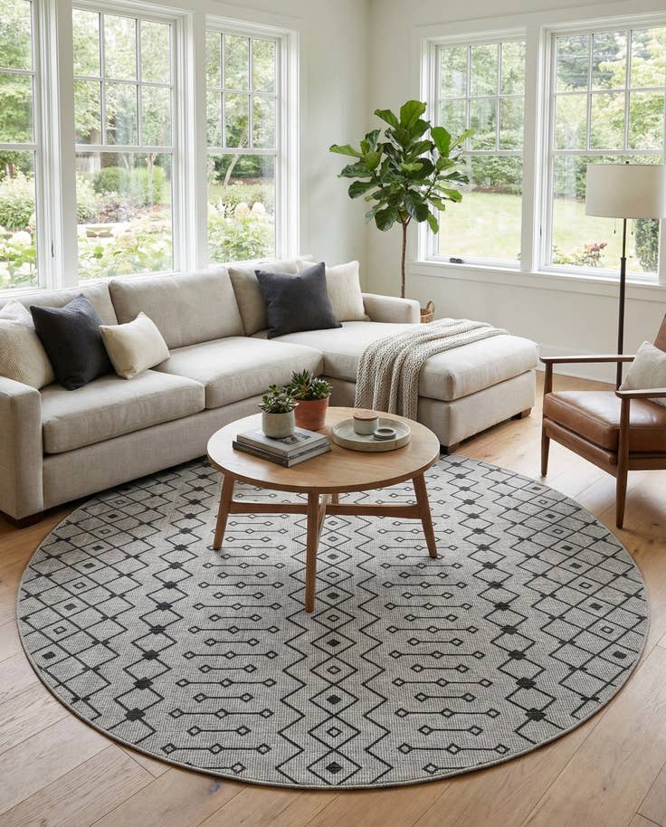 Detail image of 10' 8 x 10' 8 Easy-Clean Lattice Indoor / Outdoor Round Rug