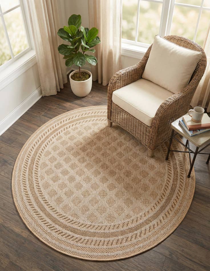 Detail image of  5' 1 x 5' 1  Washable Lattice Indoor / Outdoor Round Rug