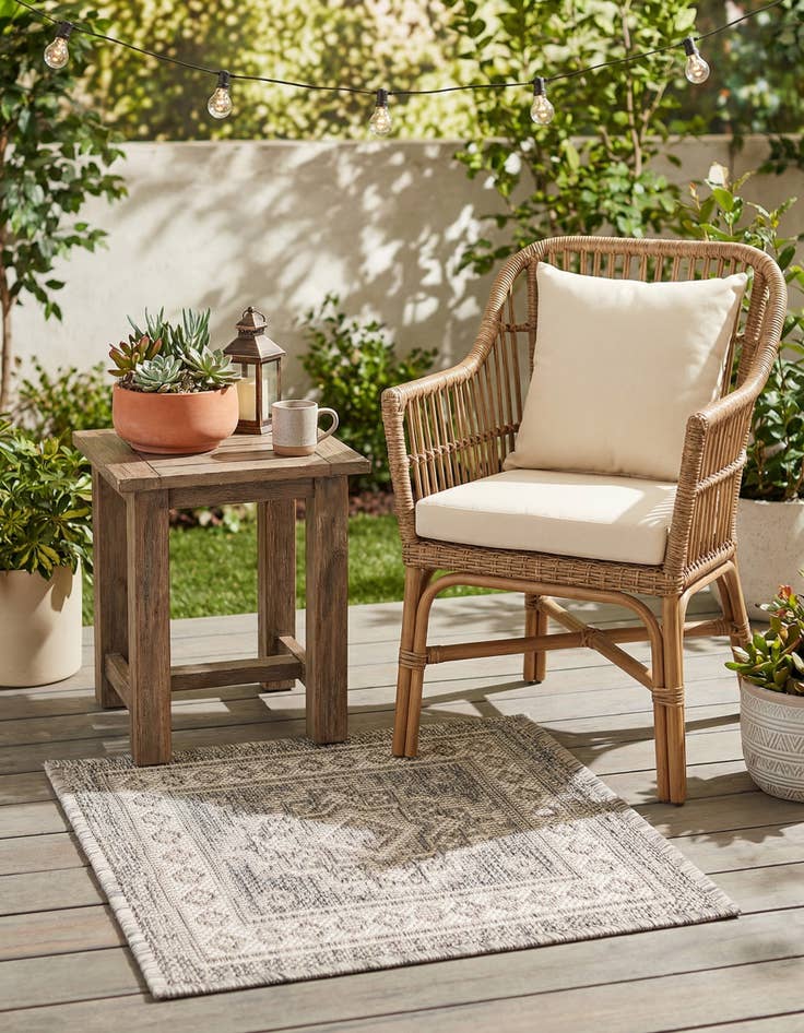 Detail image of 1' 4 x 1' 4  Washable Aztec Indoor / Outdoor Sample Rug