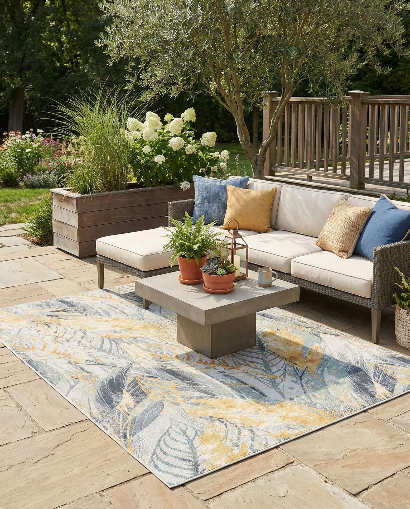 9' x 12' Easy-Clean Botanical Indoor / Outdoor Rug