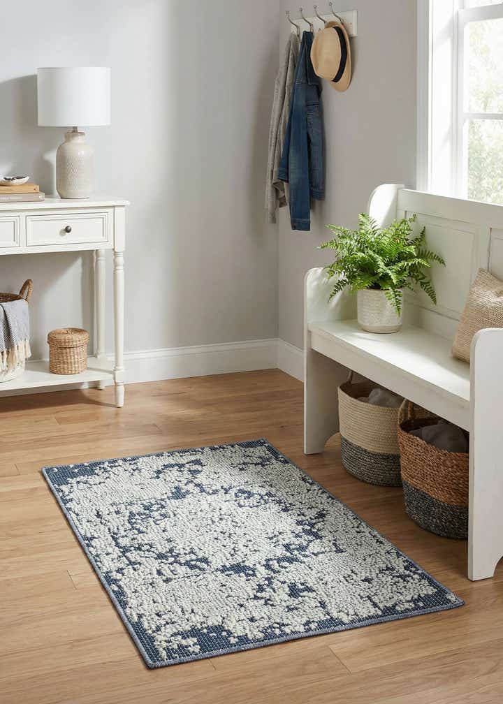 2' x 3' 1 Easy-Clean Traditional Indoor / Outdoor Rug
