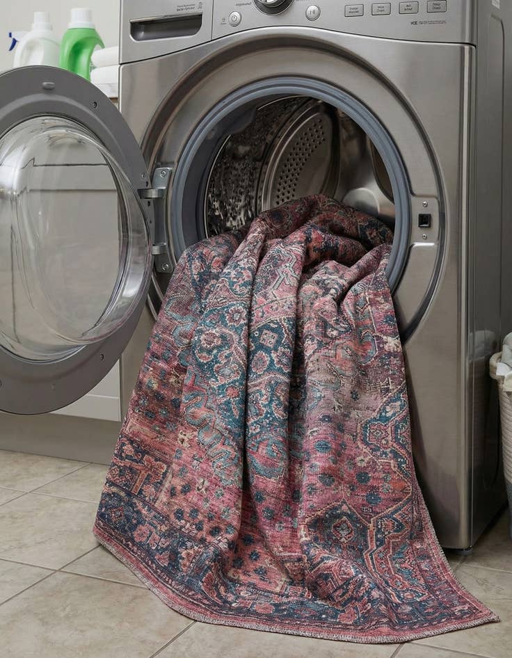 Detail image of 7' 3 x 7' 3  Washable Maahru Square Rug