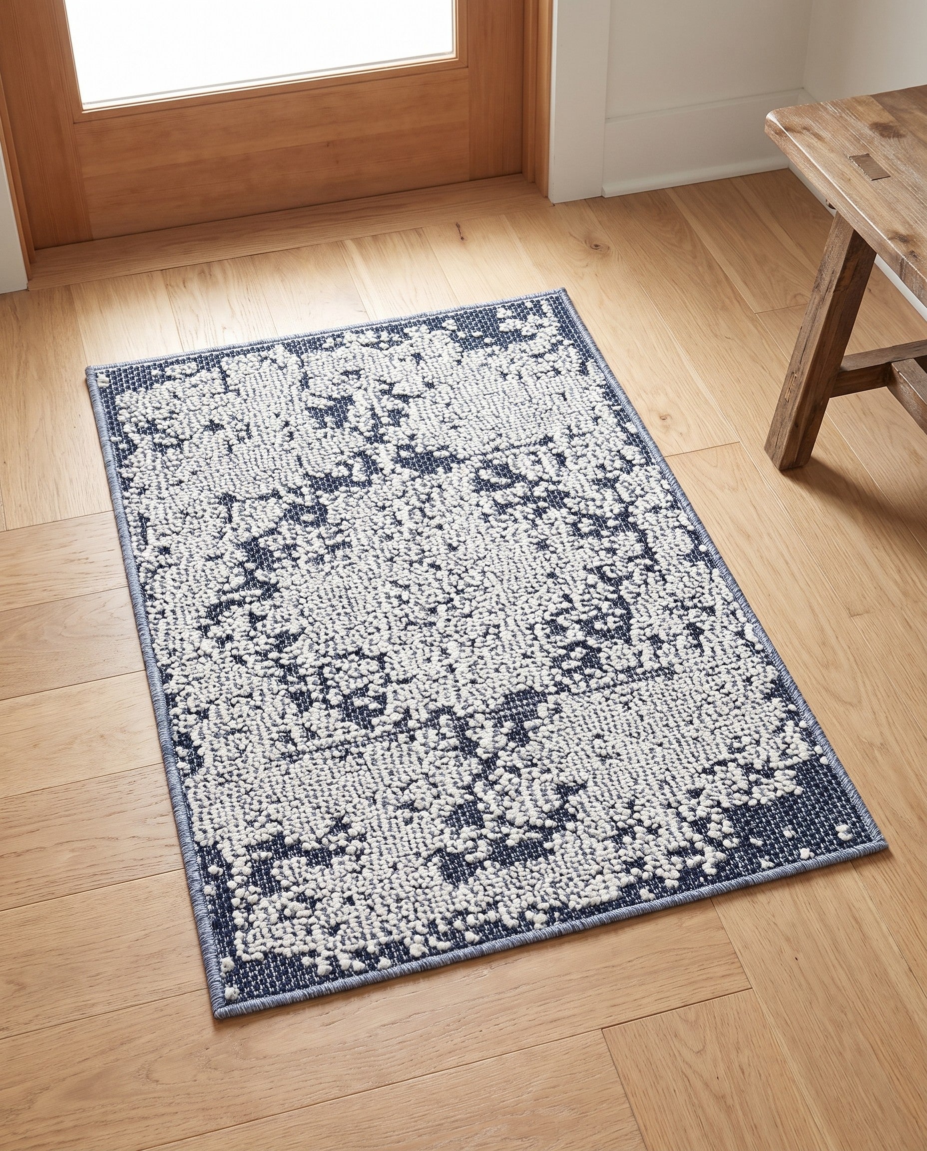 2' x 3' 1 Easy-Clean Traditional Indoor / Outdoor Rug
