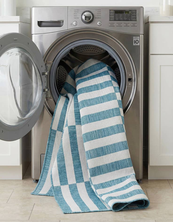 Detail image of  6' x 9'  Washable Ribbon Indoor / Outdoor Rug