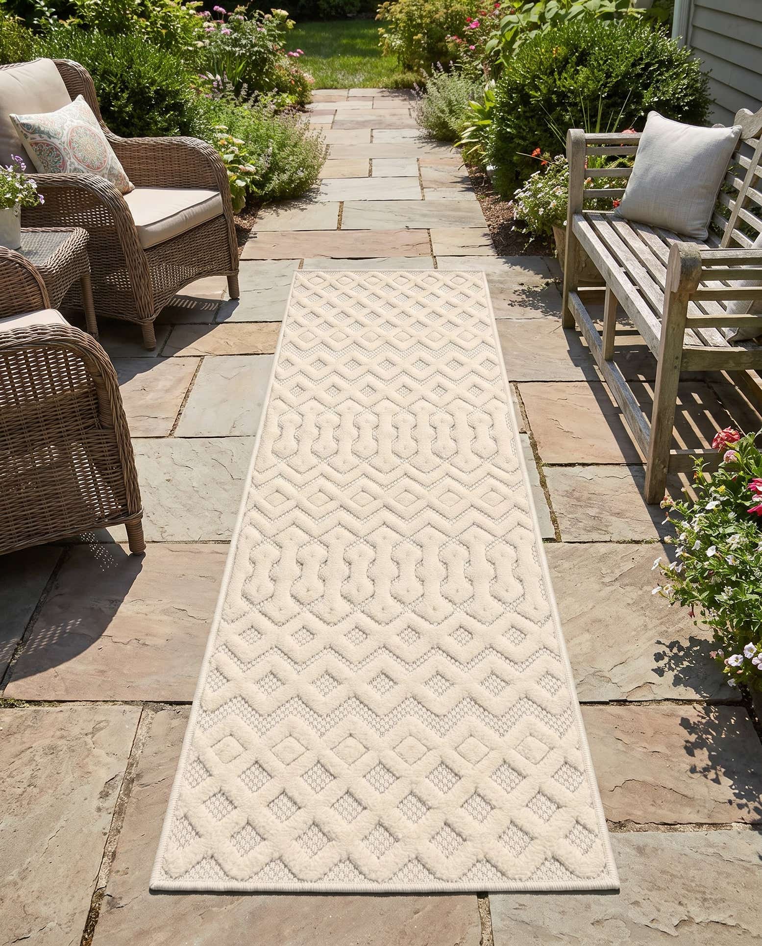 2' x 7' Easy-Clean Trellis Textured Indoor / Outdoor Runner Rug