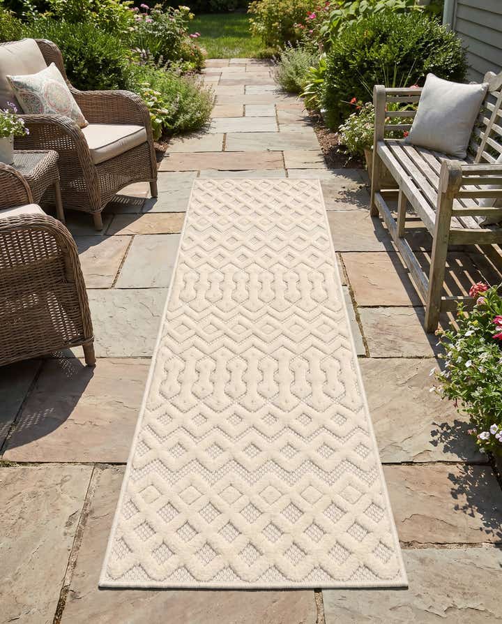2' x 7' Easy-Clean Trellis Textured Indoor / Outdoor Runner Rug