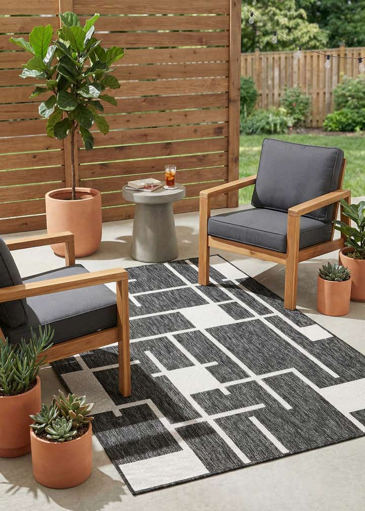 4' x 6' Easy-Clean Modern Indoor / Outdoor Rug
