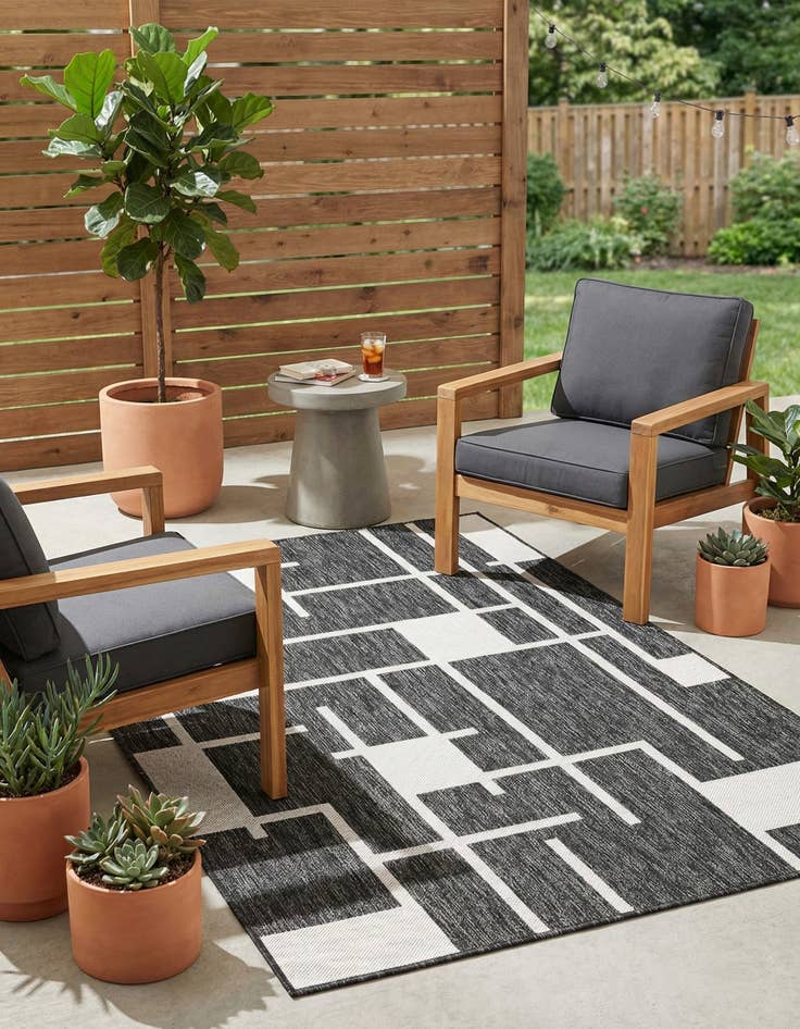 Detail image of 4' x 6'  Washable Modern Indoor / Outdoor Rug