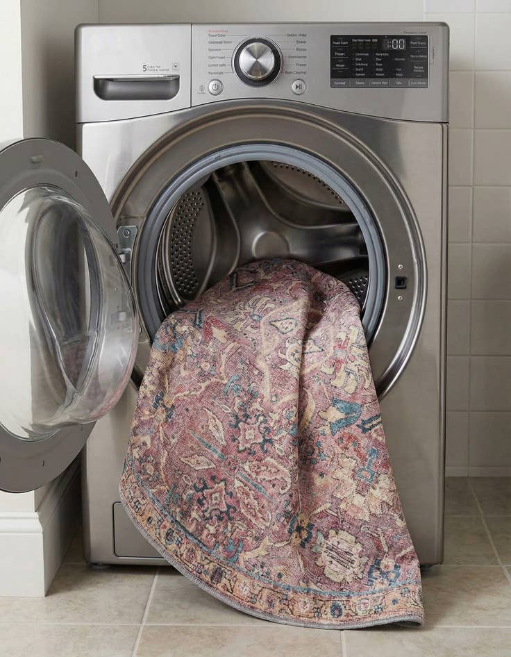 Detail image of 4' x 4'  Washable Nostalgia Round Rug