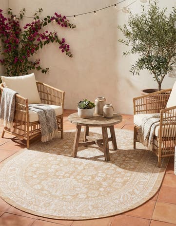 5' 3 x 8' Easy-Clean Aztec Indoor / Outdoor Oval Rug