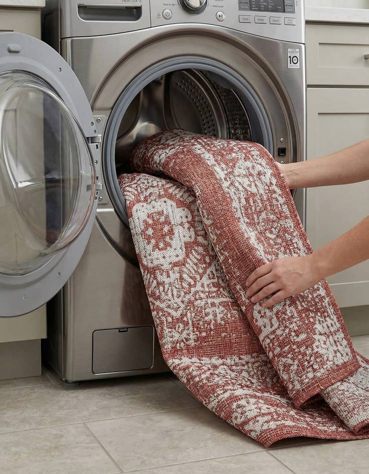 Detail image of  5' 3 x 8'  Washable Traditional Indoor / Outdoor Rug