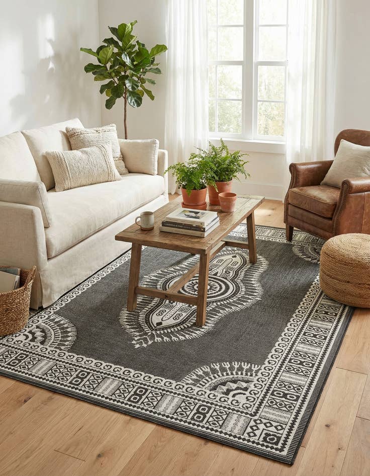 Detail image of 6' x 9'  Washable Traditional Indoor / Outdoor Rug