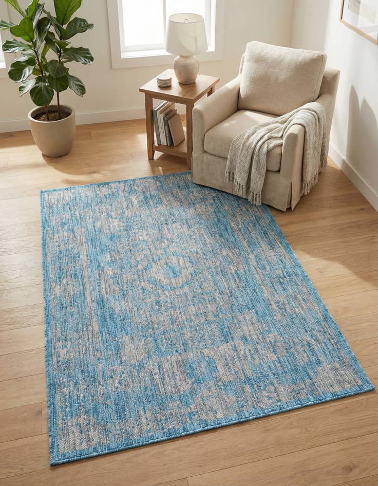 Detail image of 4' x 6'  Washable Traditional Indoor / Outdoor Rug