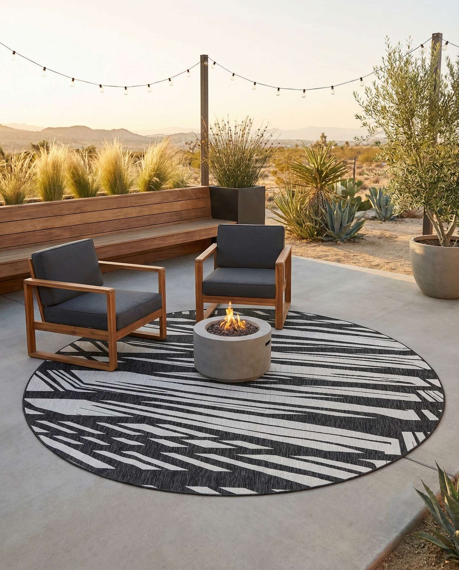 10' x 10' Easy-Clean Modern Indoor / Outdoor Round Rug