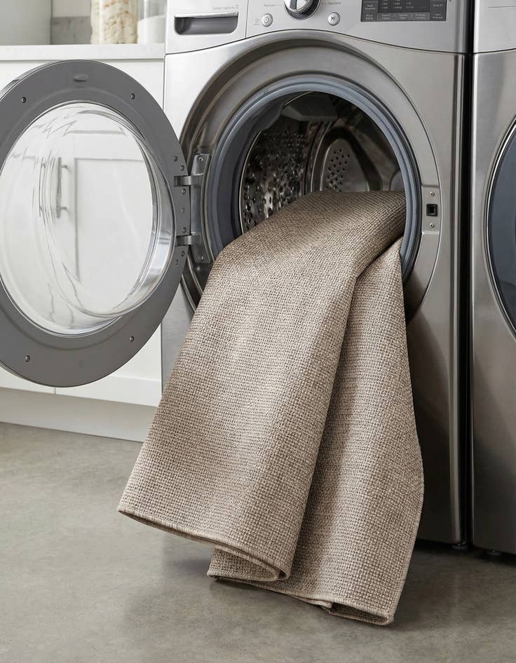 Detail image of 6' x 9'  Washable Solid Indoor / Outdoor Rug