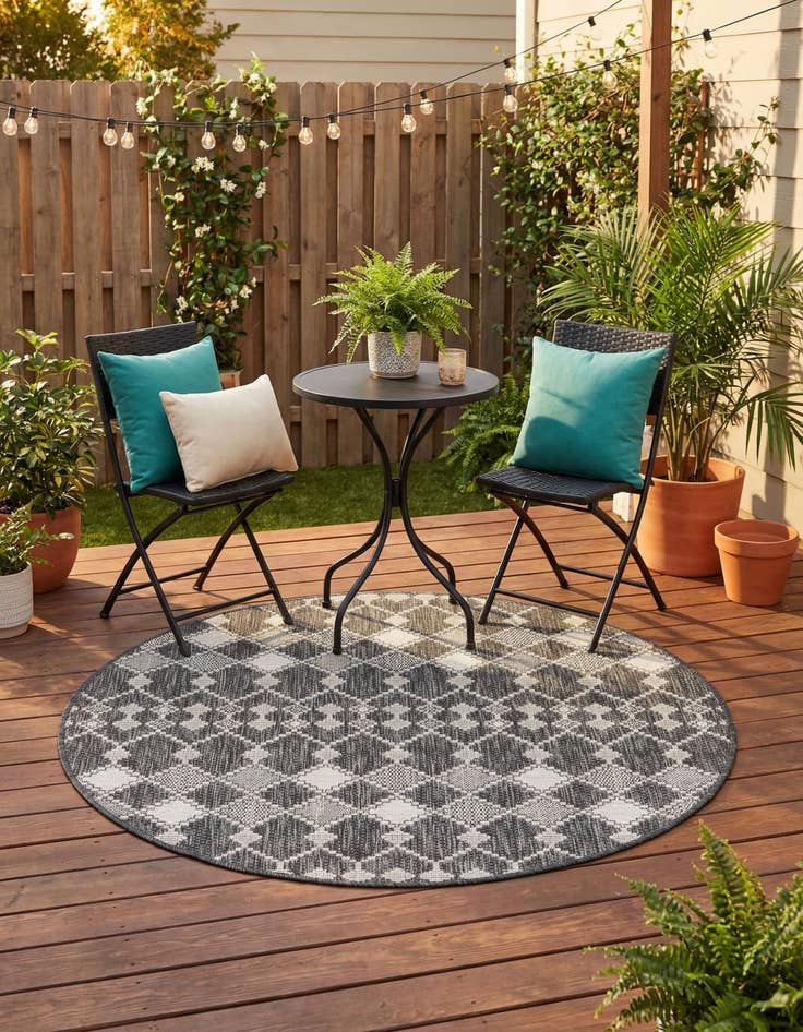 Detail image of 4' x 4' Easy-Clean Trellis Indoor / Outdoor Round Rug