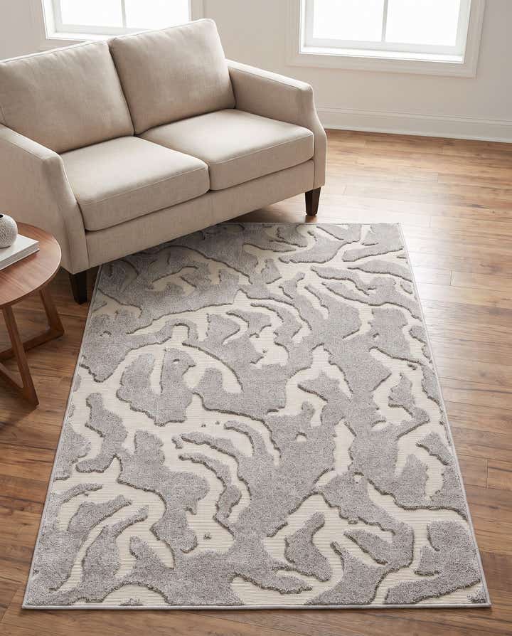 4' x 6' Easy-Clean Sabrina Soto Indoor / Outdoor Rug