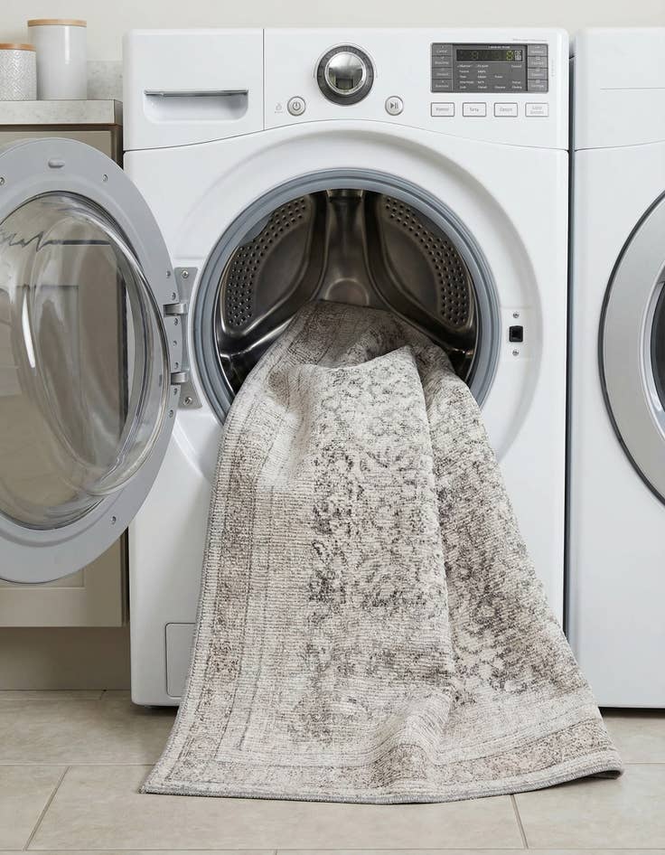 Detail image of 4' x 5' 10 Yara Rug