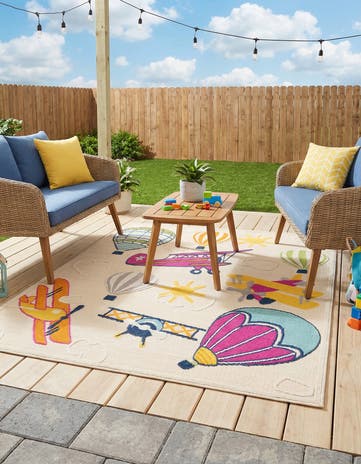 5' 3 x 7' 7 Easy-Clean Indoor / Outdoor Rug