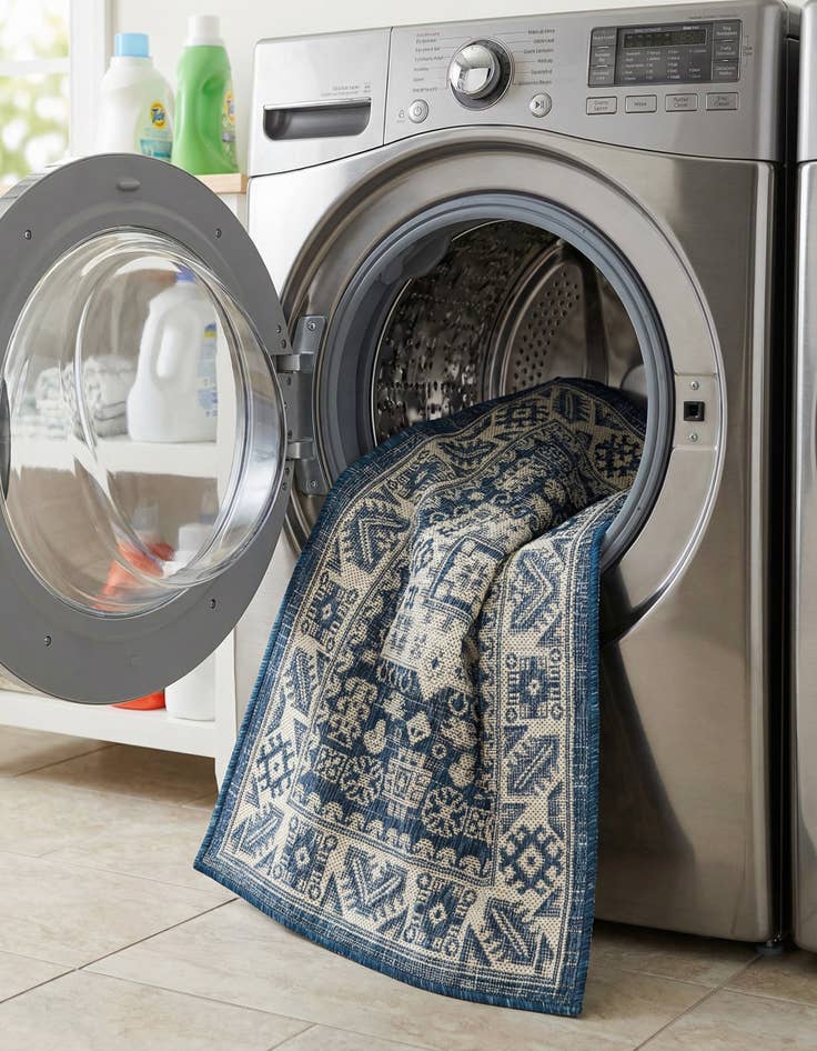 Detail image of 2' x 3'  Washable Aztec Indoor / Outdoor Rug