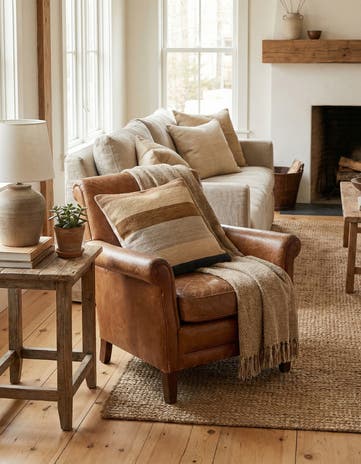 1' 5 x 1' 6 Hand Woven Pillow Wool Square Rug