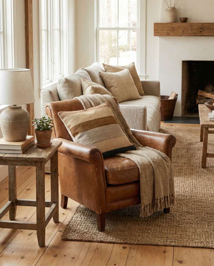1' 5 x 1' 6 Hand Woven Pillow Wool Square Rug